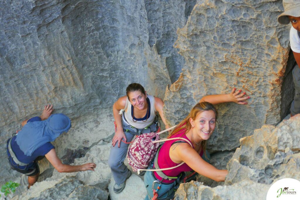 Un passage entre les rochers