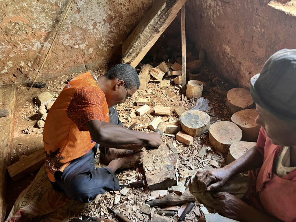 démonstration tour à bois artisanal